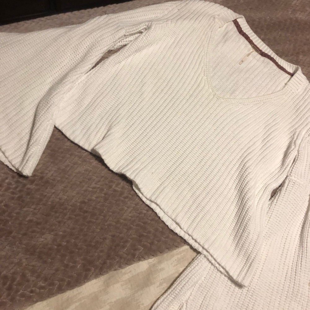 Bell sleeves sweater